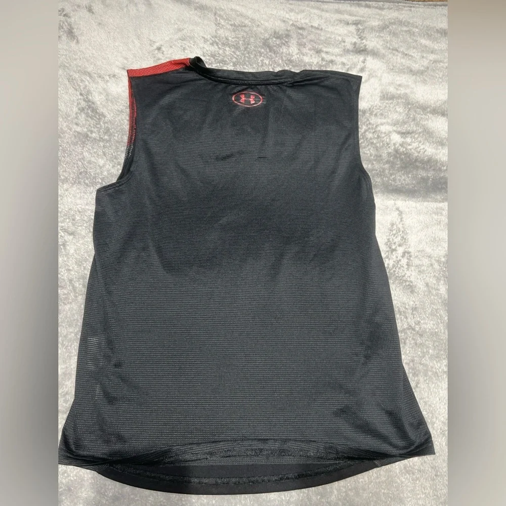 Under Armour Heatgear Boys Size L sleeveless Shirt